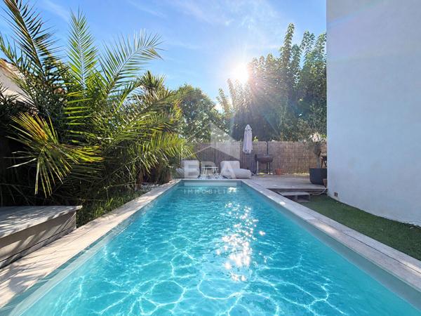 À VENDRE EN EXCLUSIVITE 13610 LE PUY-SAINTE-RÉPARADE MAISON TYPE 4 PIECES D'ENVIRON 82M² AVEC DOUBLE GARAGE, JARDIN, PISCINE ET PLACES DE STATIONNEMENT.