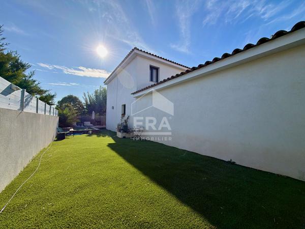À VENDRE EN EXCLUSIVITE 13610 LE PUY-SAINTE-RÉPARADE MAISON TYPE 4 PIECES D'ENVIRON 82M² AVEC DOUBLE GARAGE, JARDIN, PISCINE ET PLACES DE STATIONNEMENT.