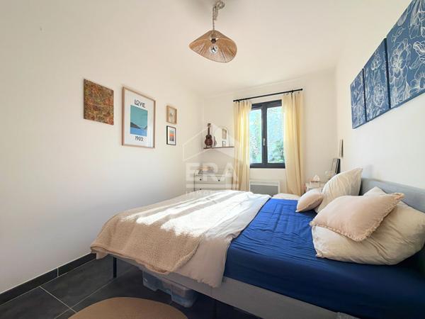 À VENDRE EN EXCLUSIVITE 13610 LE PUY-SAINTE-RÉPARADE MAISON TYPE 4 PIECES D'ENVIRON 82M² AVEC DOUBLE GARAGE, JARDIN, PISCINE ET PLACES DE STATIONNEMENT.