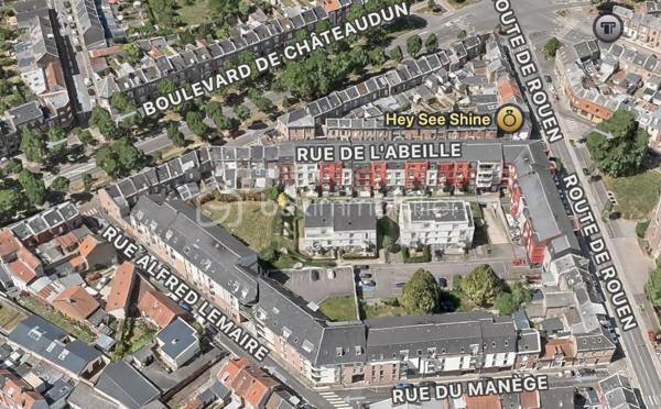 Résidence le Quadridge, à mi chemin entre le centre ville et le chu, à proximité des commerces et des transports.

Découvrez cet appartement avec petit balcon exposé Sud/Est de 2008, au deuxième étage avec ascenseur, lumineux et sans travaux.

Il se compose comme suit : 
.Entrée avec placard
.Espace de vie cuisine séjour de 24 m²
.Deux chambres de près de 12 m² chacune.
.Salle de bain avec espace laverie
.Wc séparé 

Possibilité de faire l’acquisition d’une place de stationnement au sein de la copropriété ( 12.000€ ).

Chauffage et eau chaude électrique 
Menuiseries double vitrage avec volets roulants
Faibles charges de copropriété : 90€/mois
Taxe foncière : 1360€
.