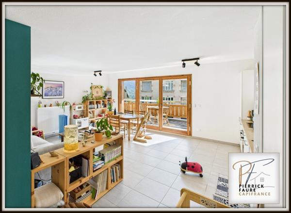 T3 avec terrasse plein sud, vue montagnes, garage et cave à Briançon