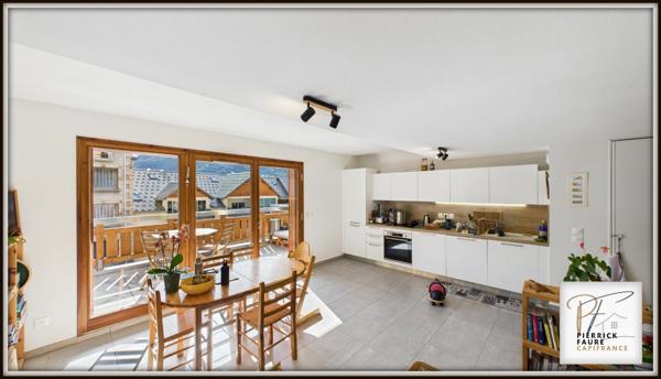 T3 avec terrasse plein sud, vue montagnes, garage et cave à Briançon