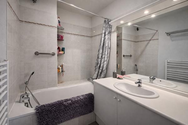 Chateau gombert (13013) En exclusivité - T2 lumineux de 44 m2 avec terrasse et garage - Château-Gombert