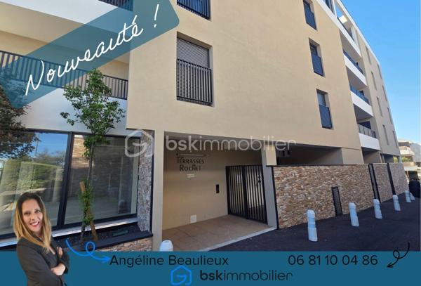 Situé dans la résidence récente "Les Terrasses du Rochet" à Castelnau-le-Lez, appartement T3 de 68 m² au 1er étage sur 4 avec ascenseur. 

 Agencement fonctionnel et lumineux : large couloir d'entrée, pièce de vie de 25 m² avec cuisine neuve équipée et plan de travail en céramique, ouvrant sur une belle terrasse d’angle de 12 m² exposée sud-est, offrant un espace extérieur agréable et ensoleillé.

Un couloir dessert une salle d'eau de 6 m² (avec douche, seche-serviette, double vasque et amplacement machine à laver), un WC séparé et deux chambres lumineuses de 10 et 12 m² dont une donnant sur la terrasse. 
 
Résidence sécurisée, parking privatif en rez-de-chaussée, local vélos, volets roulants électriques, raccordement fibre et conformité à la norme RT2012, gages de confort et d'efficacité énergétique. Charges trimestrielles de 547 €, comprenant ascenseur, parties communes, chauffage et eau chaude.

Emplacement pratique : arrêt de bus "Mas de Rochet" juste devant l'immeuble pour des liaisons rapides vers les pôles d'activité. 

Appartement prêt à vivre, idéal pour un couple ou une famille souhaitant concilier confort moderne, terrasse généreuse et emplacement pratique, ou simplement un investissement locatif.

Je suis joignable 7/7 pour tout renseignements complémentaires.