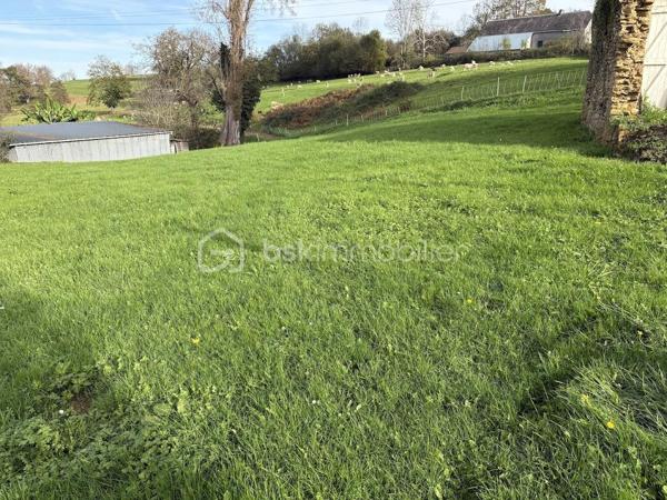 Venez découvrir ce beau terrain constructible de 1 088m² dans le joli village de Cieutat à 7 min de l'autoroute de Tournay, et 7 min de Bagnères de Bigorre

Terrain constructible, non viabilisé, tous les réseaux sont en bordures de terrain, bornage effectué, exposition sud ouest, analyse de sol en cours.
Ce lieu vous séduira par sa tranquillité et sa vue sur la nature, il se situe dans une petite rue du village non passante

Proche de toutes commodités avec marché traditionnel le jeudi, école primaire, arrêt de bus, de nombreuses associations tel que : Pétanque, sportive, comité des jeunes, comité de jumelage, les petits producteurs du marché, groupement pastoral, séniors et compagnie, mission Rock, ....
Ce charmant village se trouve à proximité de l'Abbaye de L'Escaladieu et du Château de Mauvezin, tous comme les stations de montagne avec Payolle et La Mongie

Venez faire construire votre maison dans ce village actif, et tourner vers l'avenir....
Surface : 1 088m²
Prix du bien : 26 000 € FAI

A venir voir sans plus tarder !