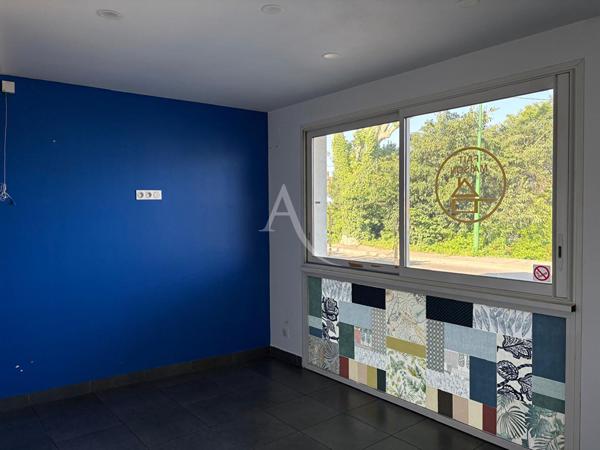 VENTE MURS 80m2 POUR COMMERCE PAS DE BAIL EN COURS TERRASSE AXE PRINCIPAL VINON SUR VERDON