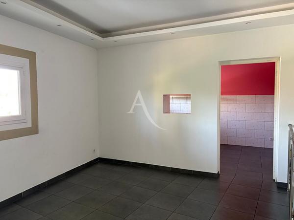 VENTE MURS 80m2 POUR COMMERCE PAS DE BAIL EN COURS TERRASSE AXE PRINCIPAL VINON SUR VERDON