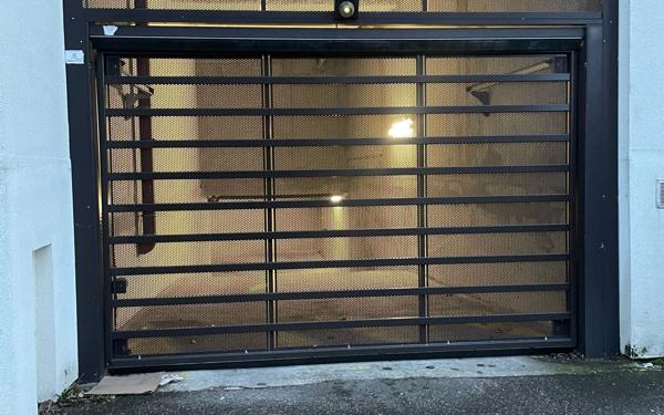 Stationnement à louer    14,40 m2 Caluire-et-Cuire