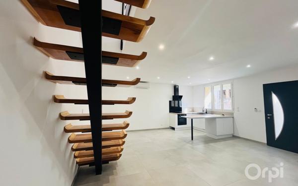 Maison à vendre    2 pièces •  Uchaud