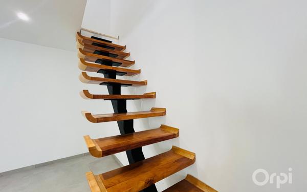 Maison à vendre    2 pièces •  Uchaud