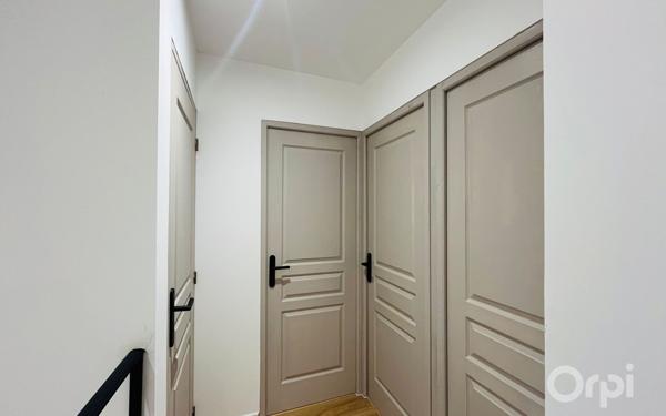 Maison à vendre    2 pièces •  Uchaud