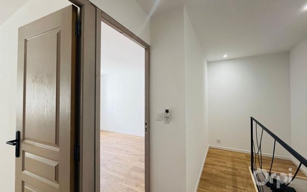 Maison à vendre    2 pièces •  Uchaud