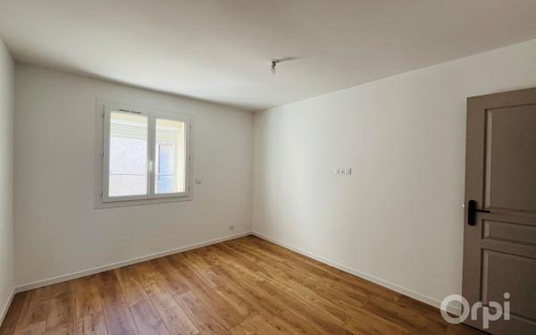 Maison à vendre    2 pièces •  Uchaud