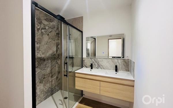 Maison à vendre    2 pièces •  Uchaud