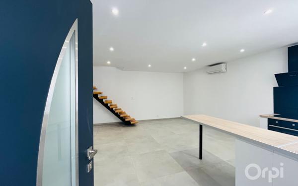 Maison à vendre    2 pièces •  Uchaud