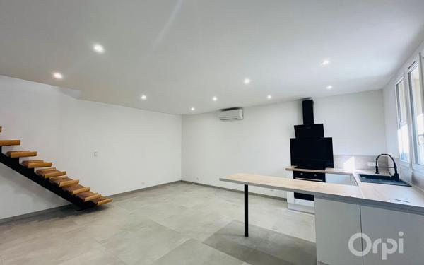 Maison à vendre    2 pièces •  Uchaud