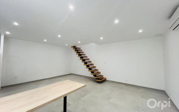 Maison à vendre    2 pièces •  Uchaud