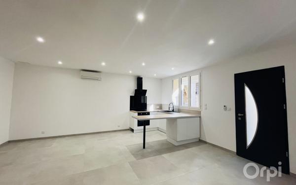 Maison à vendre    2 pièces •  Uchaud