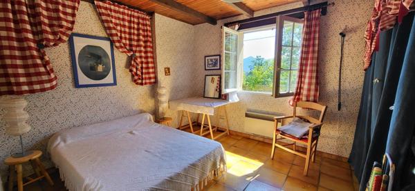 BELLE VILLA PLAIN PIED AVEC SON PARC ET PISCINE