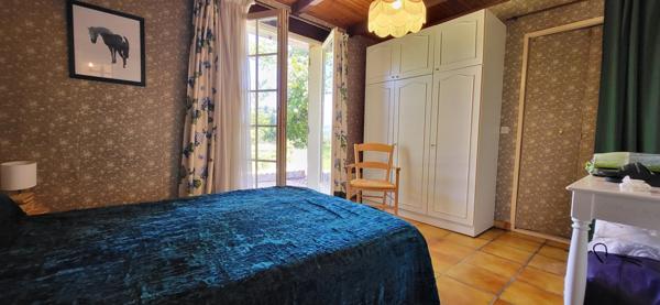 BELLE VILLA PLAIN PIED AVEC SON PARC ET PISCINE