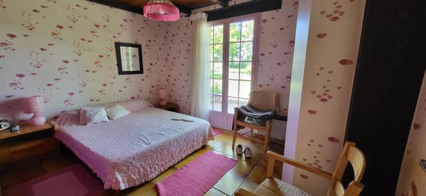 BELLE VILLA PLAIN PIED AVEC SON PARC ET PISCINE