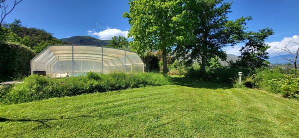 BELLE VILLA PLAIN PIED AVEC SON PARC ET PISCINE