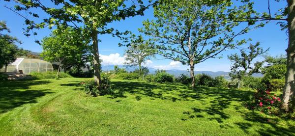 BELLE VILLA PLAIN PIED AVEC SON PARC ET PISCINE