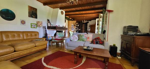 BELLE VILLA PLAIN PIED AVEC SON PARC ET PISCINE