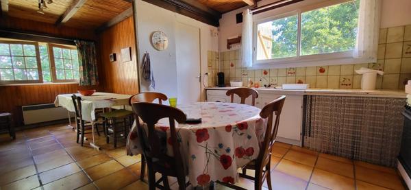 BELLE VILLA PLAIN PIED AVEC SON PARC ET PISCINE