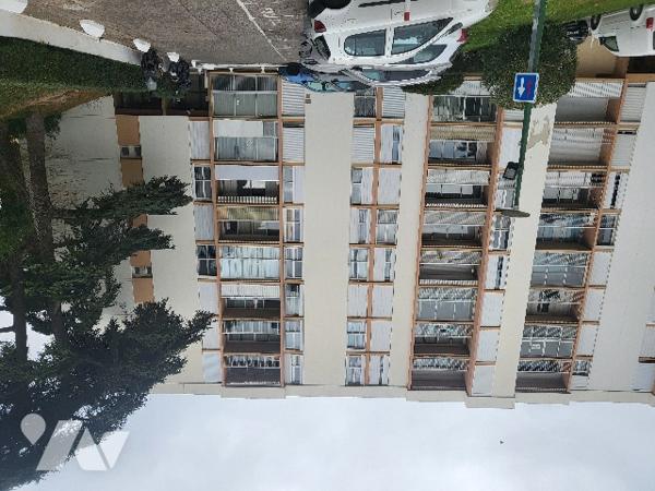 Dans une jolie résidence au calme et sécurisée
Un appartement de type 2 de 54 m² en quatrième étage