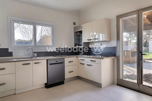 Maison à vendre 6 pièces de 172 m² à Saint-Martin-de-Crau Autres biens correspondant à votre recherche Autres biens de l'agent