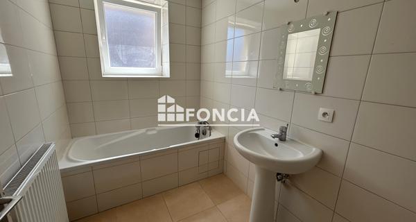 Location Appartement 3 pièces 95.55 m² - Lentigny 42155