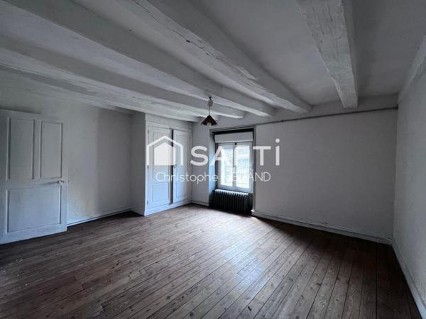 Beau potentiel pour cette immeuble de plus de 190M²