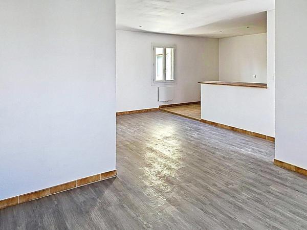 Appartement lumineux et rénové dans une copropriété familiale. Idéal pour démarrer une nouvelle vie à deux (ou à trois)