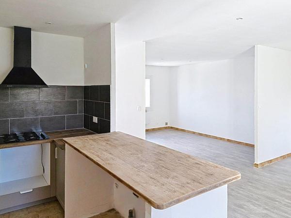 Appartement lumineux et rénové dans une copropriété familiale. Idéal pour démarrer une nouvelle vie à deux (ou à trois)