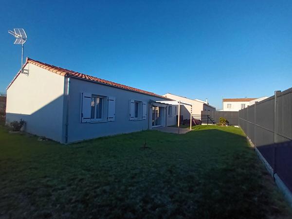 Maison neuve à port des barques