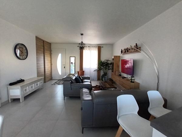 Maison neuve à port des barques