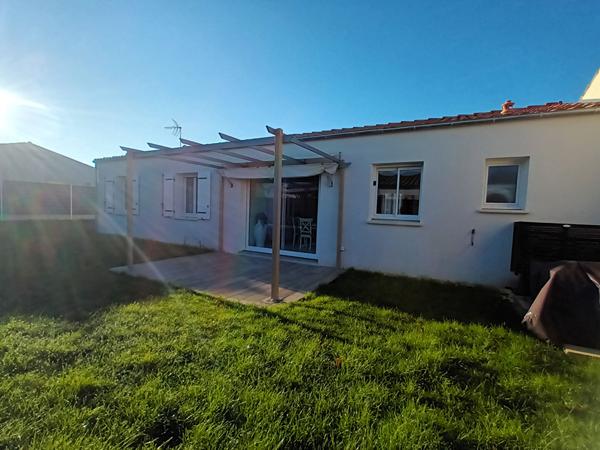 Maison neuve à port des barques