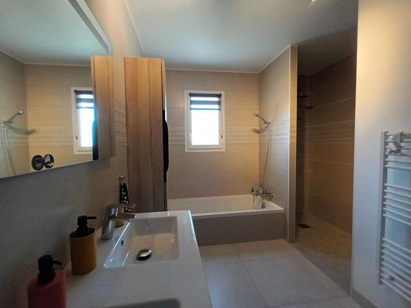 Maison neuve à port des barques