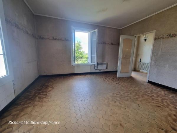 EXCLUSIVITÉ — Maison de caractère à fort potentiel à rénover — Cadre naturel exceptionnel  sur 3 300 m² de terrain