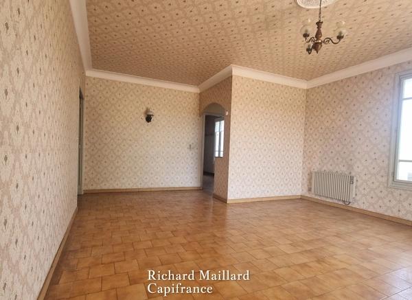 EXCLUSIVITÉ — Maison de caractère à fort potentiel à rénover — Cadre naturel exceptionnel  sur 3 300 m² de terrain