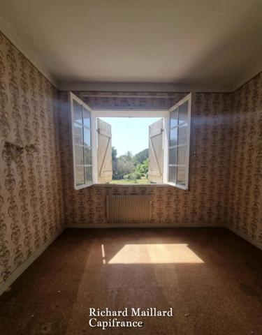 EXCLUSIVITÉ — Maison de caractère à fort potentiel à rénover — Cadre naturel exceptionnel  sur 3 300 m² de terrain