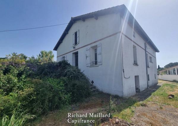 EXCLUSIVITÉ — Maison de caractère à fort potentiel à rénover — Cadre naturel exceptionnel  sur 3 300 m² de terrain
