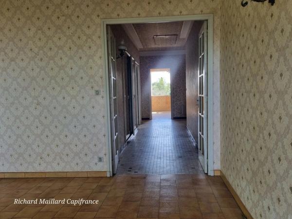 EXCLUSIVITÉ — Maison de caractère à fort potentiel à rénover — Cadre naturel exceptionnel  sur 3 300 m² de terrain