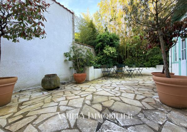 MAISON DE CARACTÈRE À RAFRAICHIR À LA ROCHELLE QUARTIER LA GENETTE