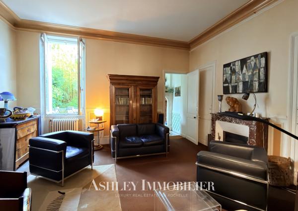 MAISON DE CARACTÈRE À RAFRAICHIR À LA ROCHELLE QUARTIER LA GENETTE
