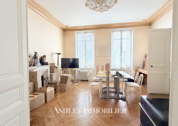 MAISON DE CARACTÈRE À RAFRAICHIR À LA ROCHELLE QUARTIER LA GENETTE