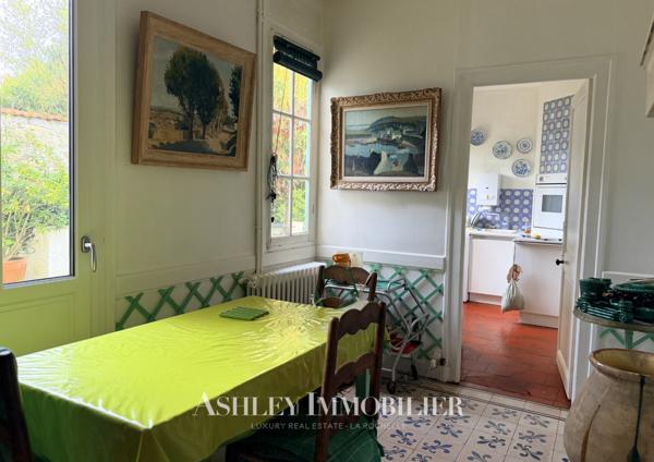 MAISON DE CARACTÈRE À RAFRAICHIR À LA ROCHELLE QUARTIER LA GENETTE
