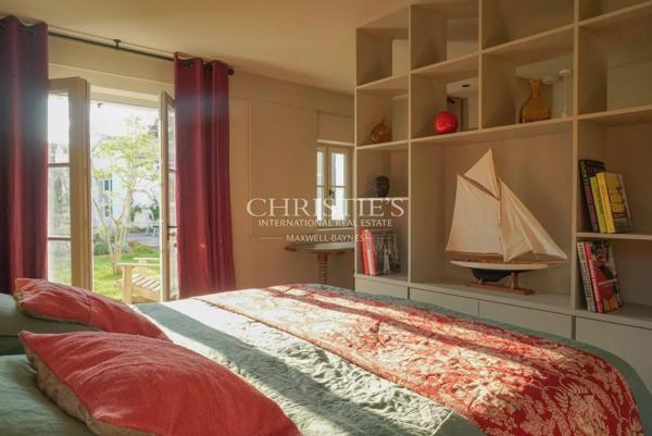 LES PORTES-EN-RE – VILLA AU DESIGN UNIQUE PROCHE PLAGE