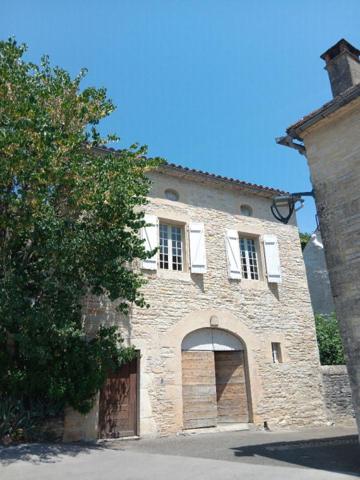 À 20 minutes au nord de Cahors, maison avec gites et piscine